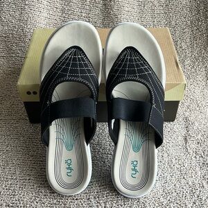 NWT Women’s Ryka Canvas Sandals